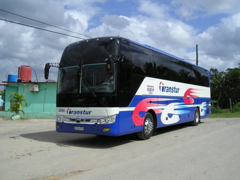 Transtur ofrece servicio seguro de transporte a turismo en Cuba